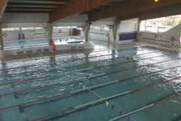 Paterna ofrece clases de bautismo de buceo gratuitas en sus piscinas de verano