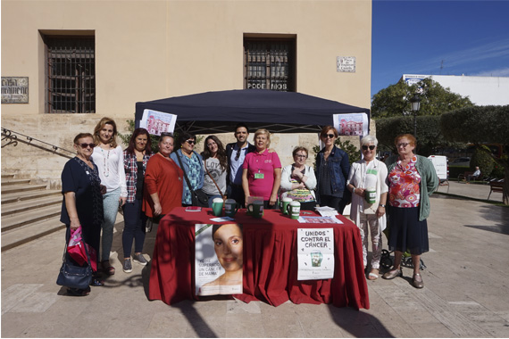 Mesa informativa en conmemoración al Día Mundial del Cáncer de Mama