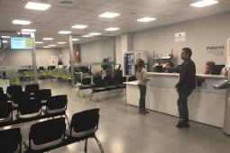 El alcalde y la concejala Eva Pérez en las oficinas del SIAC
