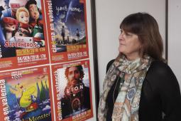 Carmen Gayà amb els cartells de cinema
