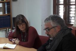 La concejala de patrimonio Carmen Gayà acompañada de Juanma Ramón