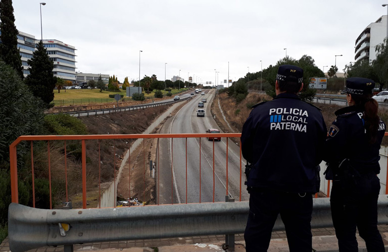 La policía en el tramo donde se produjo el accidente