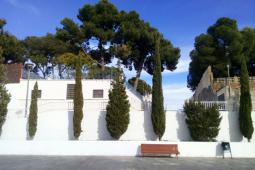 La brigada especial de limpieza de grafitis realiza un centenar de actuaciones en los barrios de Paterna