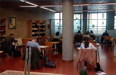 La biblioteca de la Cova Gran de Paterna abre 24 horas los exámenes finales