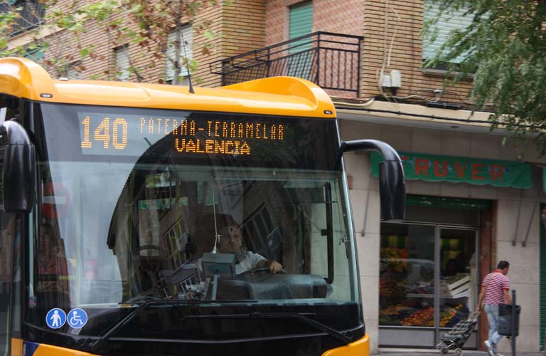 El Ayuntamiento mejorará y duplicará el servicio de autobús municipal de Paterna