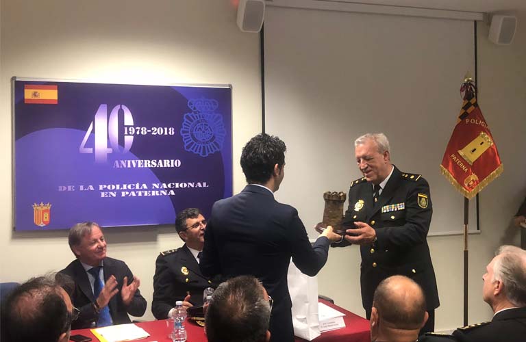 El Alcalde de Paterna anuncia la concesión de la Insignia de Oro de la Villa a la Comisaria de la Policía Nacional 