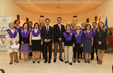 La primera promoció del programa acadèmic UNISOCIETAT es gradua a Paterna 