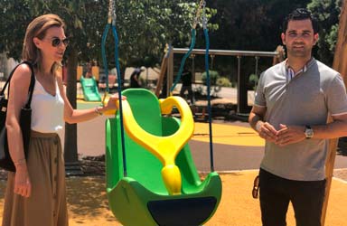 El Alcalde de Paterna visita la nueva zona de juegos infantiles inclusivos y adaptados del Parc Central