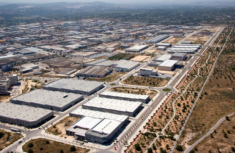 Paterna invertirá casi un millón de euros para renovar el alumbrado de sus polígonos industriales 