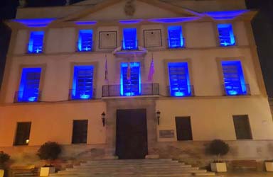 El Ayuntamiento de Paterna se ilumina de azul en apoyo a los enfermos de diabetes 