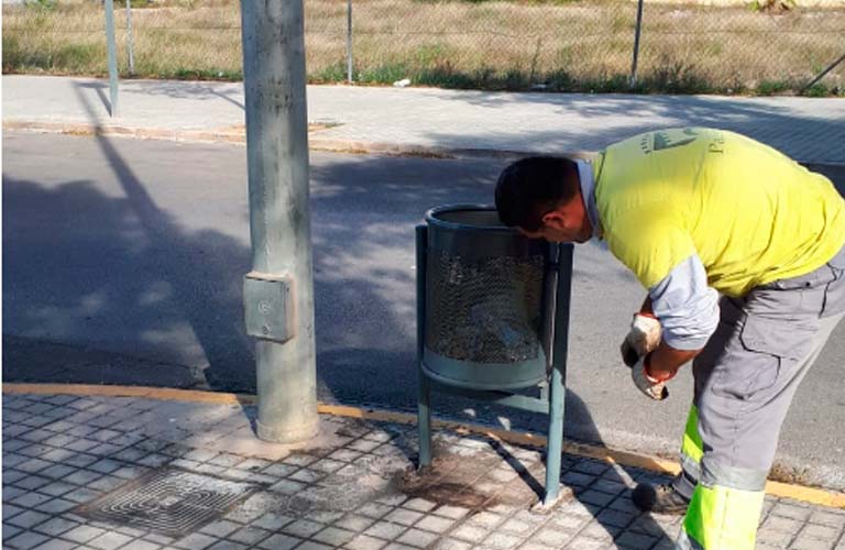 Paterna reforça la conservació dels seus parcs amb la instal·lació de 200 papereres