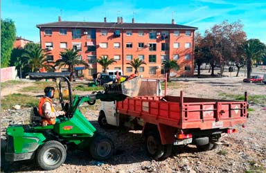 El Ayuntamiento recoge en La Coma más de 4 toneladas de escombro y basura 