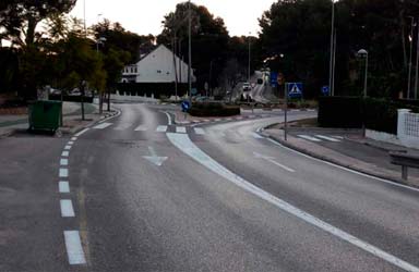 L'Ajuntament finalitza el repintat de tots els senyals viaris del carrer 29 a la Canyada