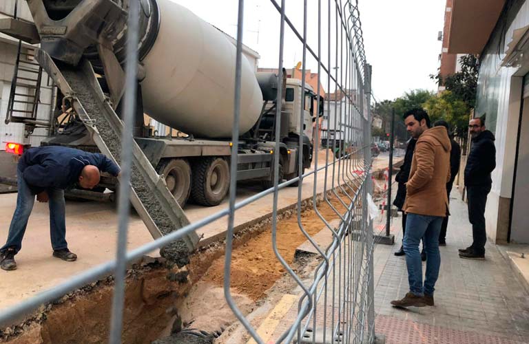 El Alcalde de Paterna supervisa el avance de las obras contra inundaciones de la calle Jacinto Benavente 