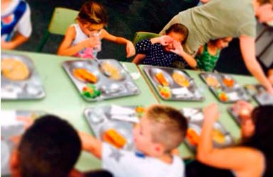 Paterna reparte 33.250 menús en los comedores escolares que abre los 365 días del año