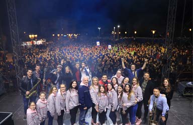 Más de 4.000 personas disfrutaron en Paterna de la Orquesta Montecarlo y la Cabalgata del Ninot