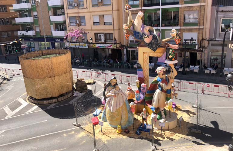 Paterna celebra la Plantà de sus monumentos y se prepara para una intensa programación fallera