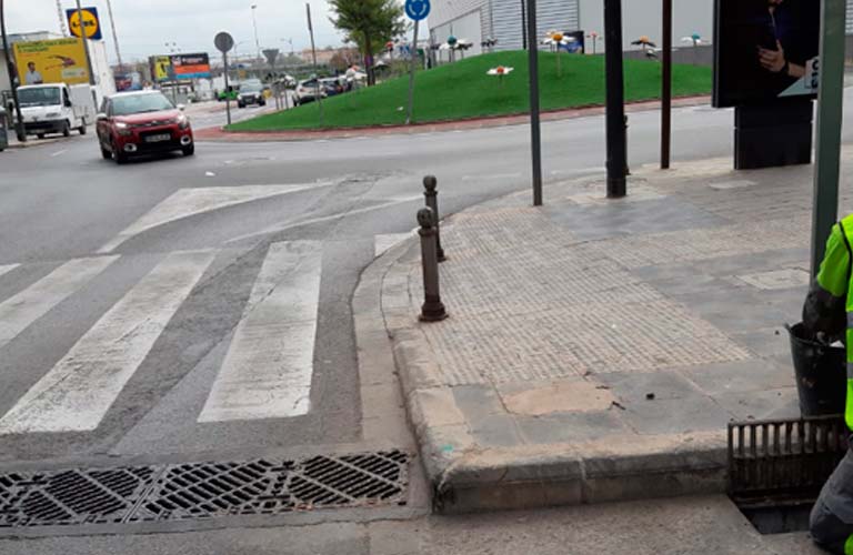 Paterna intensifica la limpieza de puntos negros ante la previsión de lluvias