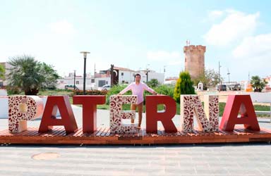 Paterna pone su nombre a los pies de la Torre