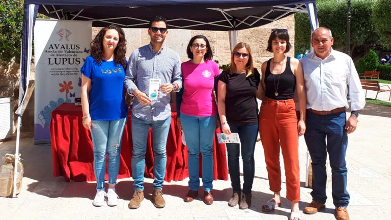 Paterna se ilumina de morado el Día Mundial del Lupus 