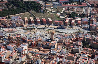 El Ayuntamiento construirá un muro temporal para comenzar a usar parte de los terrenos de los cuarteles militares