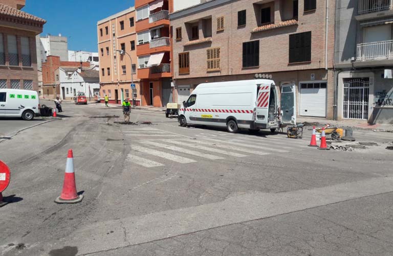 L'Ajuntament comença el reasfaltat d'una dotzena de carrers del barri de Campament