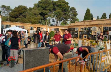 Paterna comienza la construcción de un mausoleo en la fosa 113 del cementerio