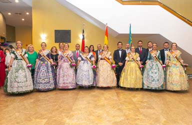 Cecilia Calderón Edo se presenta como nueva Reina de las Fiestas Mayores de Paterna 2019 en una emotiva gala