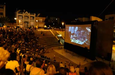El Cinema d'Estiu de Paterna reuneix a més de 2.200 veïns durant el mes de juliol