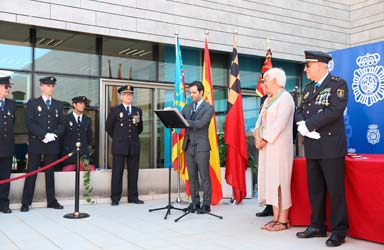 Paterna celebra el Día del patrón del Cuerpo Nacional de Policía rindiendo homenaje a sus agentes 