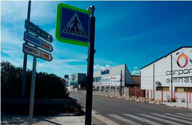 Paterna refuerza la seguridad peatonal con señalética Led en los accesos a Fuente del Jarro