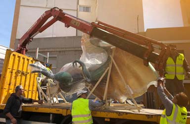 El Ayuntamiento traslada y guarda en naves municipales los monumentos falleros de Paterna que están en la calle 