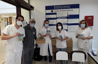 Paterna colabora con la empresa Trolli en el reparto de 6.400 bolsas de golosinas donadas a centros hospitalarios