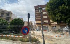 Paterna crea 18 nuevas plazas de aparcamiento en la Plaza Dos de Mayo, respetando sus zonas verdes