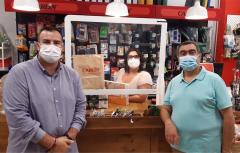 Paterna apoya a su comercio adquiriendo los premios del Concurso de Marcapáginas en negocios locales