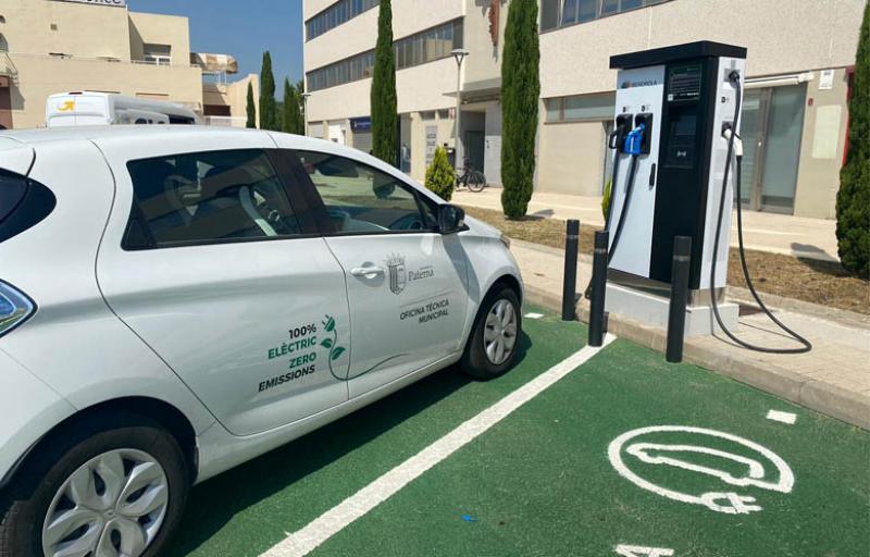 Paterna apuesta por la sostenibilidad con 14 nuevos vehículos eléctricos y 8 puntos dobles de recarga más 