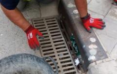 Paterna intensifica la limpieza de toda su red de imbornales y alcantarillas ante la previsión de lluvias 