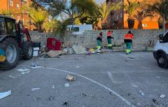 El Ayuntamiento y asociaciones de La Coma inician una campaña de concienciación vecinal para mantener el barrio limpio