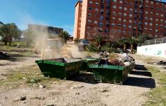 Paterna retira de La Coma 8.160 kilos de chatarra, escombros y enseres en su campaña de limpieza exhaustiva 