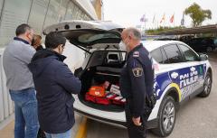La Policía Local de Paterna equipa dos vehículos con desfibriladores y desatragantadores para mejorar su actuación en casos de emergencia
