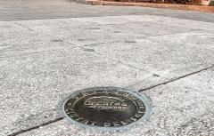 Paterna incrusta en el suelo de la calle Mayor placas de bronce con los 53 puestos de tiradores/as de la Cordà 