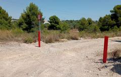 Paterna cierra el acceso de nuevos caminos en barranco d’Endolça, la vereda de San Antonio y la Pinaeta del Cel para combatir vertidos ilegales 