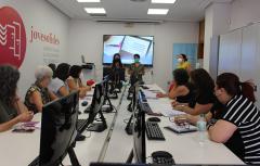 El Ayuntamiento de Paterna inicia un curso destinado a las Asociaciones de Mujeres para combatir la brecha digital 
