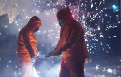 Paterna concluye los homenajes a San Antonio Abad con un Correfoc y la tradicional hoguera