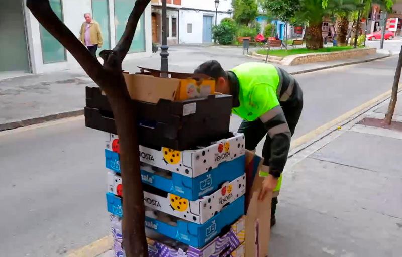 Una campanya de conscienciació per a reciclar paper i cartó comercial rep el Black Friday a Paterna