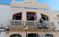 El Ayuntamiento rehabilita el balcón del emblemático Teatro Capri de Paterna