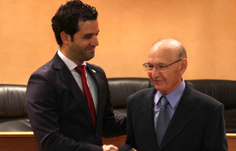 Banderas a media asta en el Ayuntamiento de Paterna por el fallecimiento del histórico  ex concejal Domingo Rozalén
