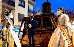 Con la plantà de una Estoreta de hierro, el Ayuntamiento rinde homenaje a las Fallas de Paterna
