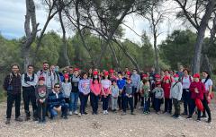 El Ayuntamiento elabora tres rutas escolares por el bosque de La Vallesa y una guía didáctica para darlo a conocer entre el alumnado paternero