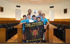 El Alcalde Sagredo recibe al equipo Escorpiones del Paterna Liceo como Campeón de España de Voleibol Benjamín